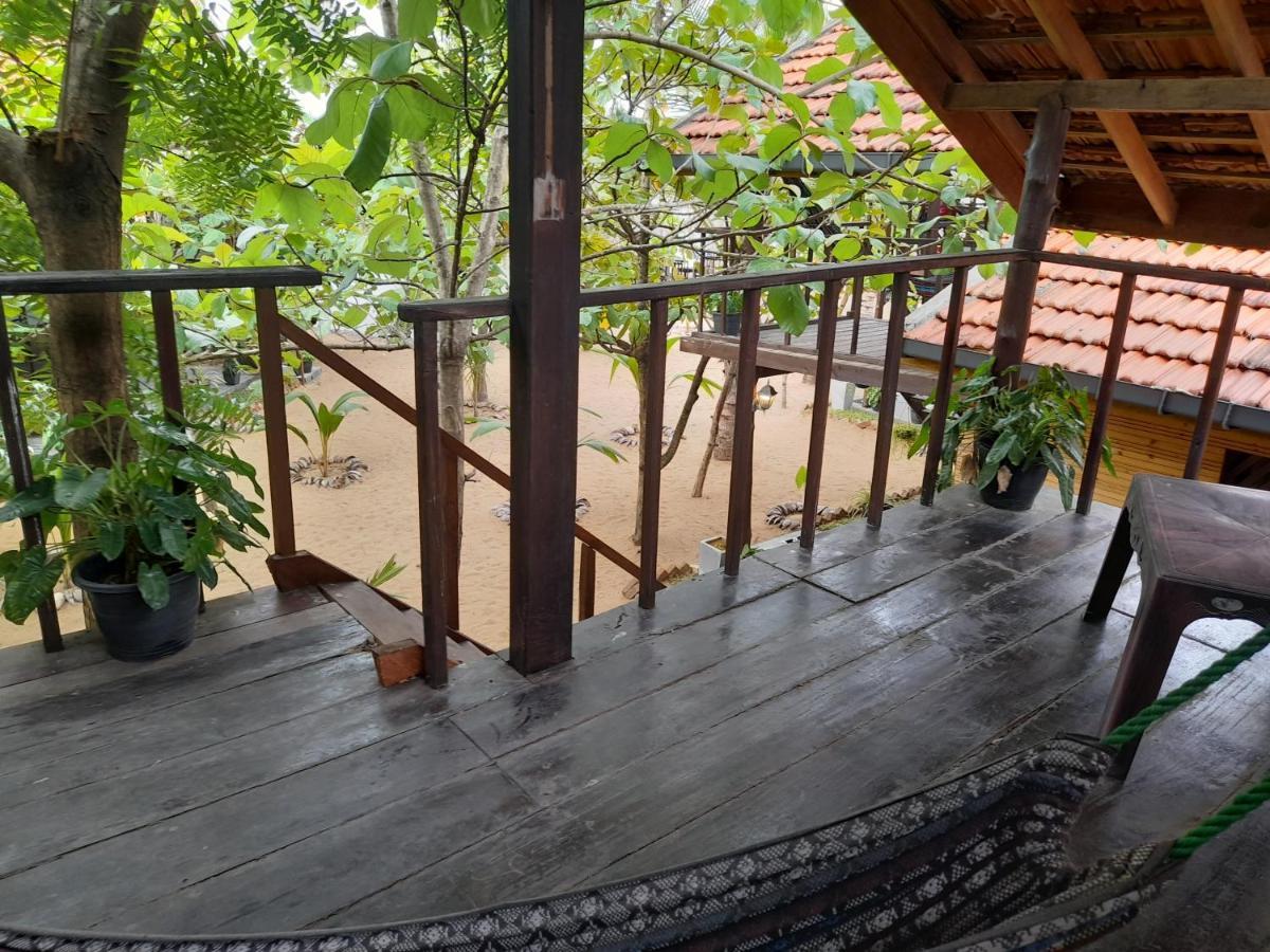 Golden Beach Chalets Arugam Bay Luaran gambar