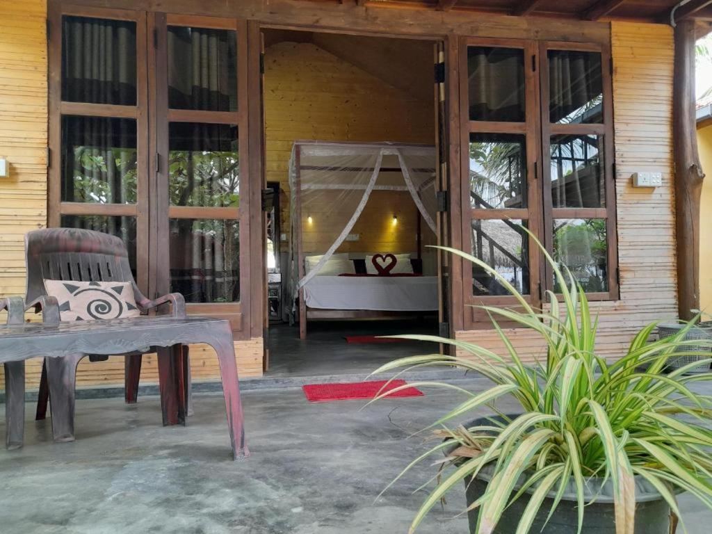 Golden Beach Chalets Arugam Bay Luaran gambar